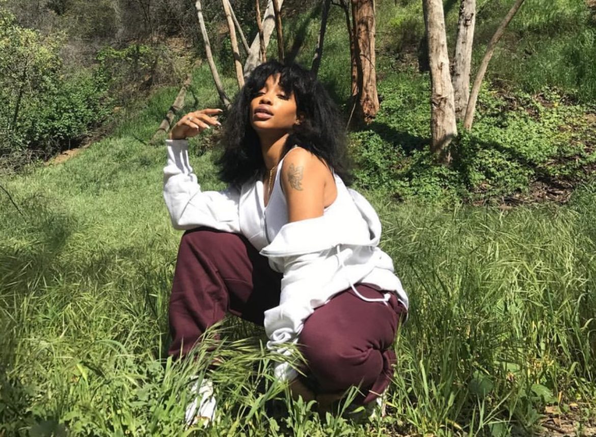 SZA – “Broken Clocks” Music Video