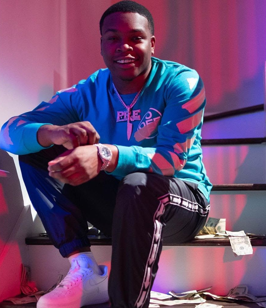 Kenny Muney – “Feeling Me” Music Video