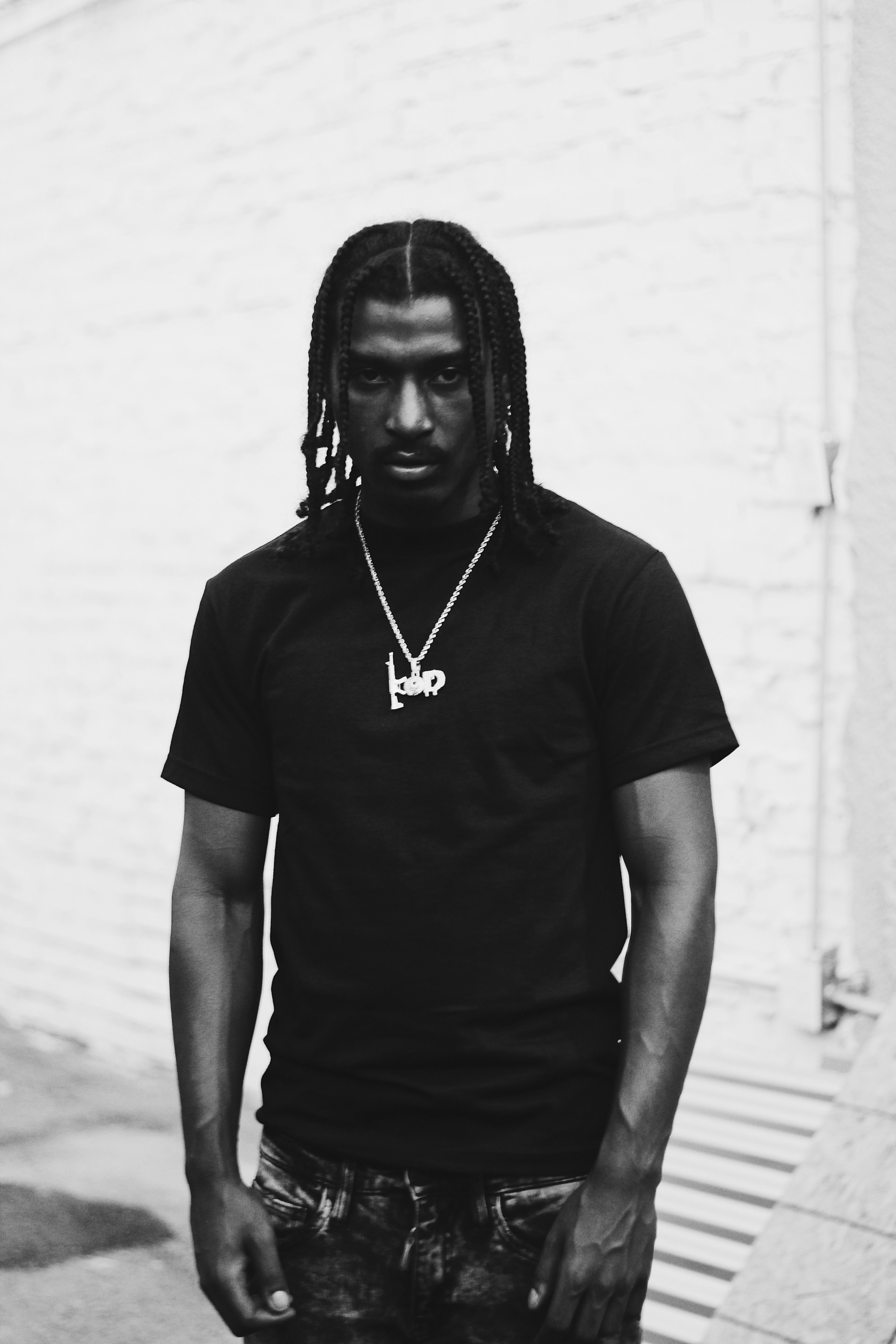 YS, Prell & Wallie the Sensei Stop Traffic With “Hold Up”